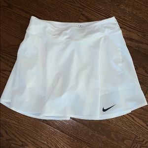 Nike women’s white tennis skirt